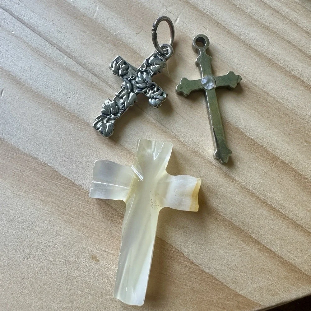 Vintage Pendants 1-1.75 Inch 7 Item Lot‎ Cross Heart Butterfly Metal Stone Glass